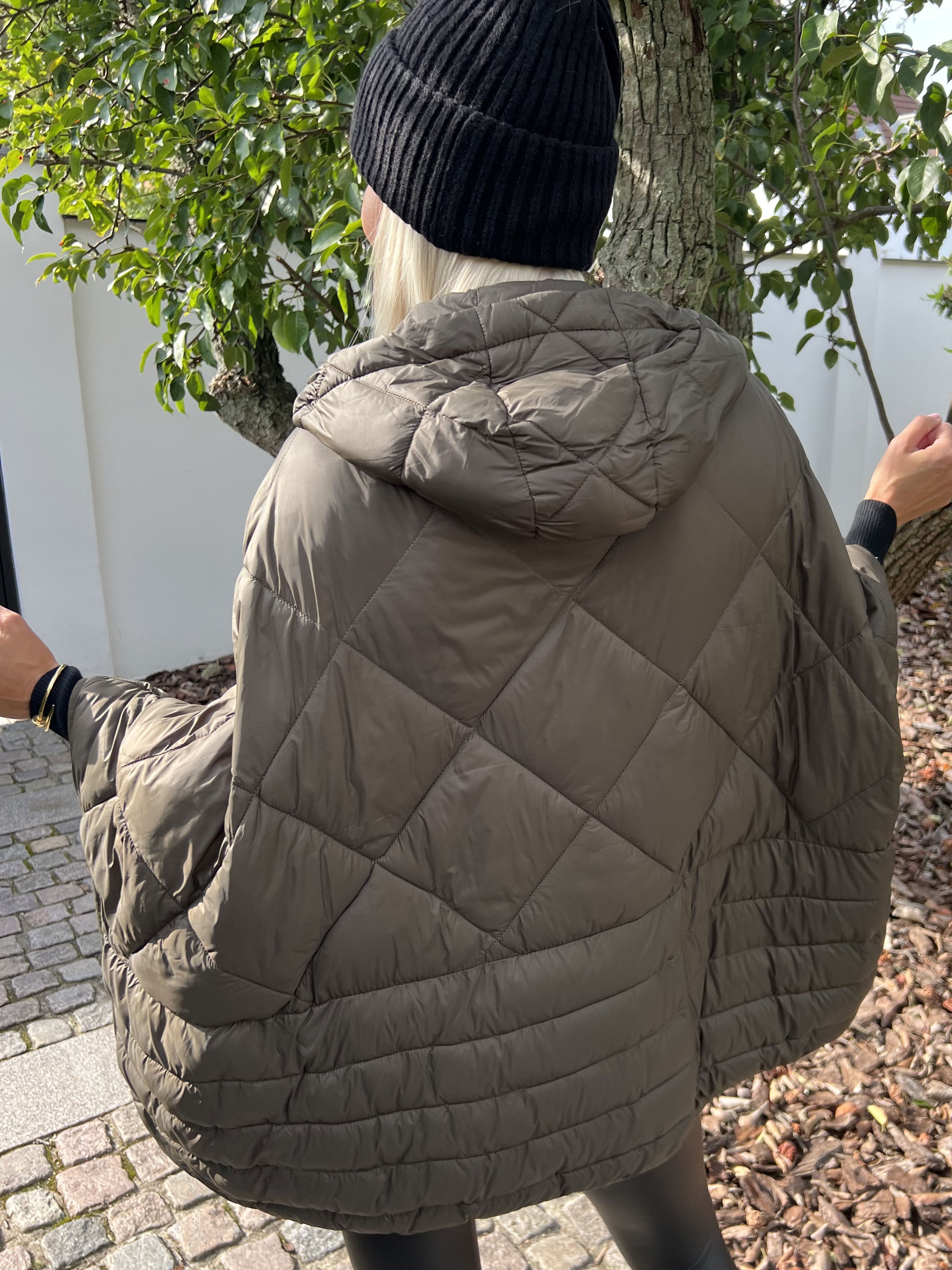 Floriza - Kort dynejakke i oversized pasform